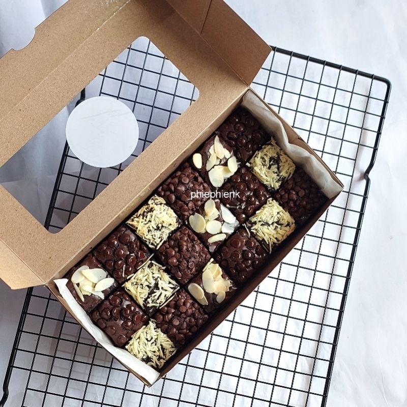 

Fudgy Brownies / Brownies Oven / ukuran 20x10 cm