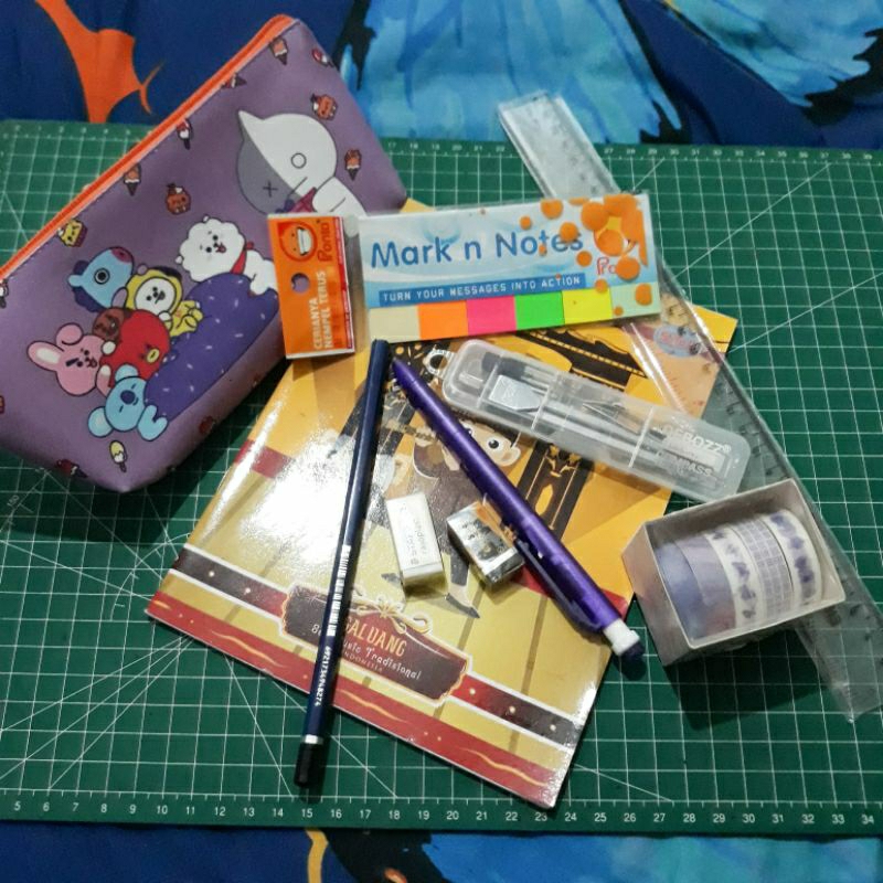 

Peralatan tulis | pensil deli | penghapus voxy | steadler | snowman | penggaris | washi tape | buku sidu 38 lembar | tempat pensil | penanda kertas | jangka debozz | sticky note marks
