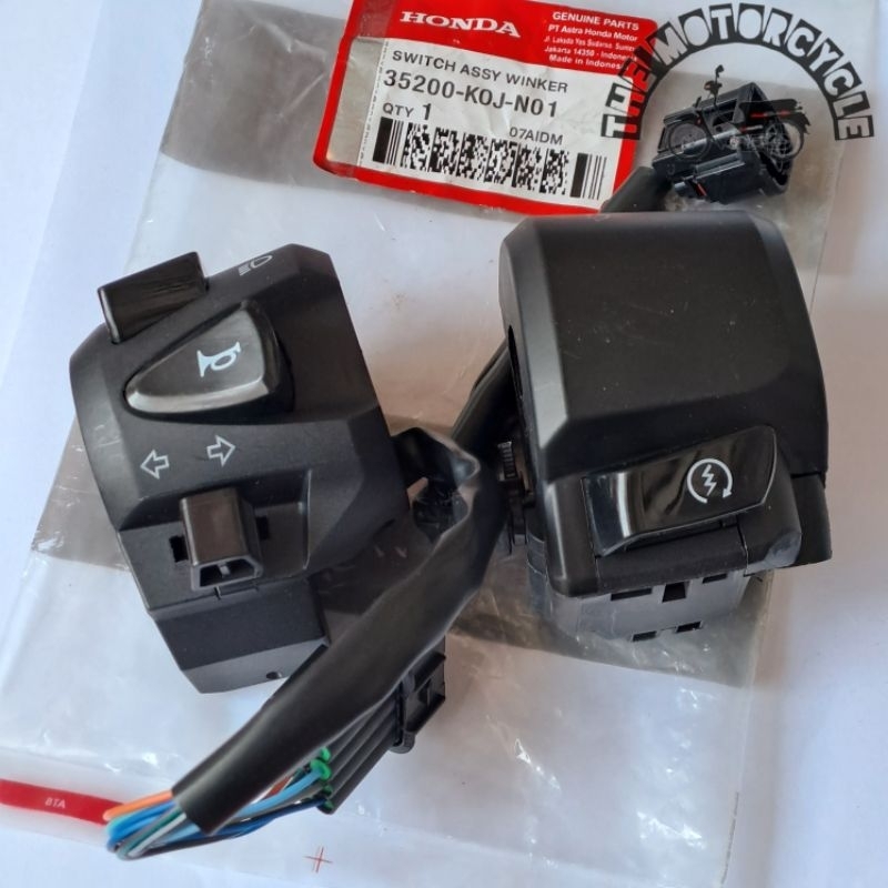 SAKLAR/HOLDER KANAN KIRI GENIO/BEAT NEW/SCOOPY NEW/BEAT DELUXE/BEAT STREET NEE KODE K0J