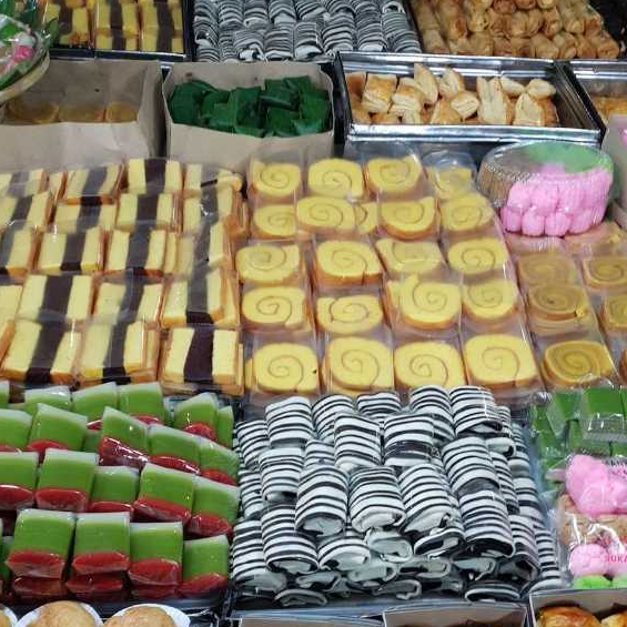 

Snack Box Kue Spesial Kotak Paket Isi 5 Kue Halal