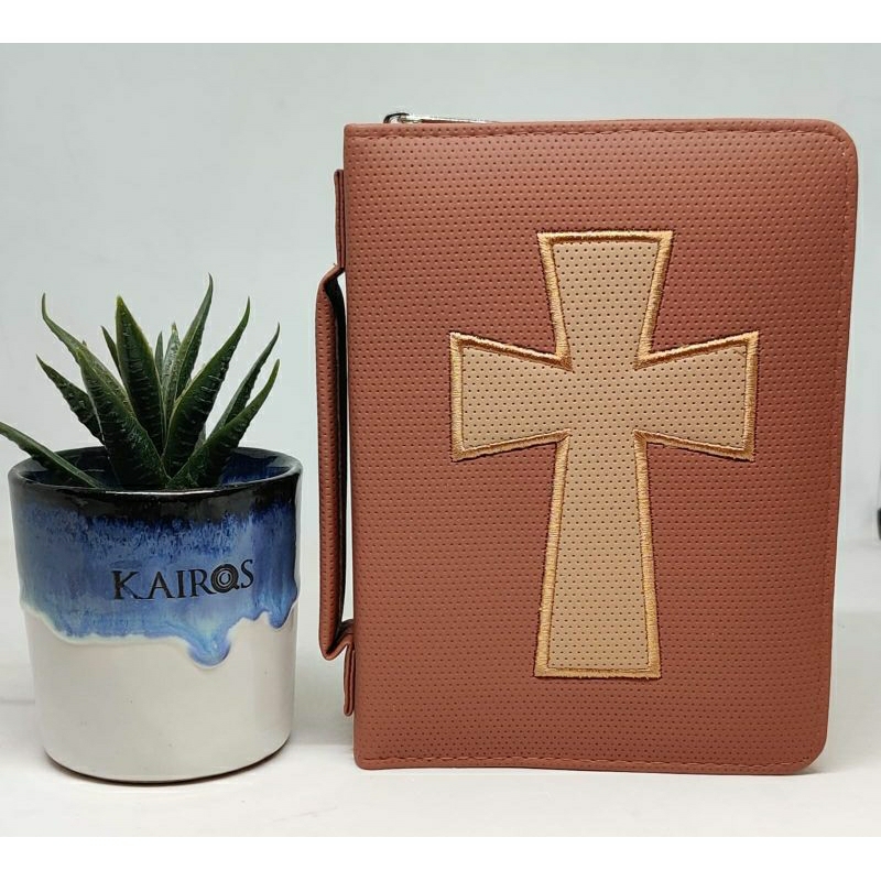 

SAMPUL ALKITAB KECIL MOTIF SALIB