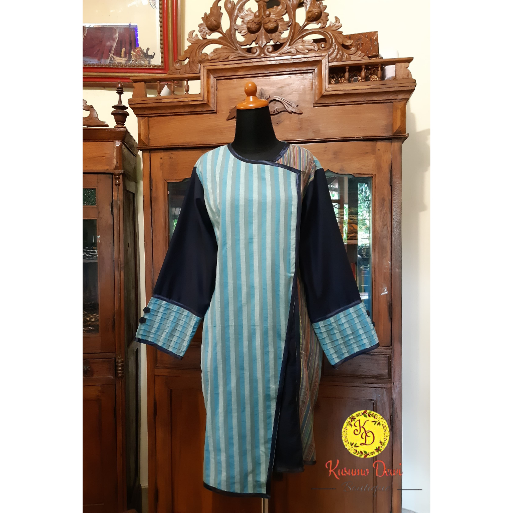 Tunik Lurik Biru Muda Kombinasi Polos