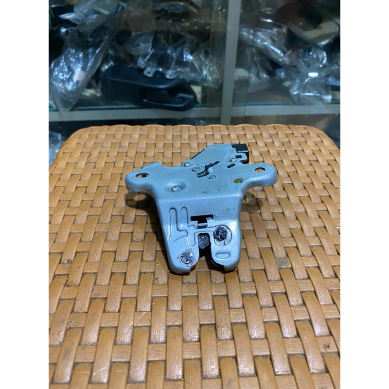 Doorlock bagasi VIOS/ALTIS ELEKTRIK Barang original