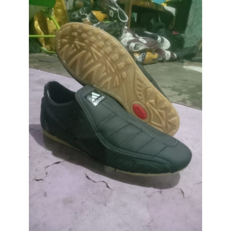 sepatu putsal ceper ,bola pul 13,& pul 6 tali dalam sol karet asli full kuli sapi