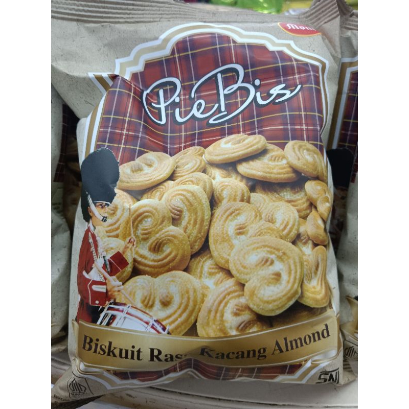 

monde biskuit kacang almond 190 gr