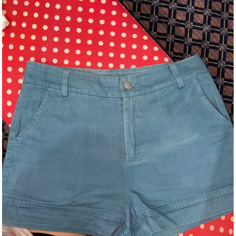 Celana pendek biru jrep