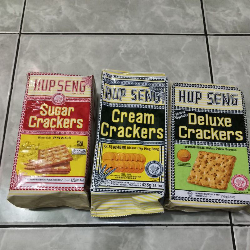 

Roti hup seng sugar crackers dan cream crackers,