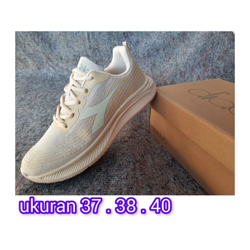 sepatu olahraga sport runing diadora wanita Fujita hitam