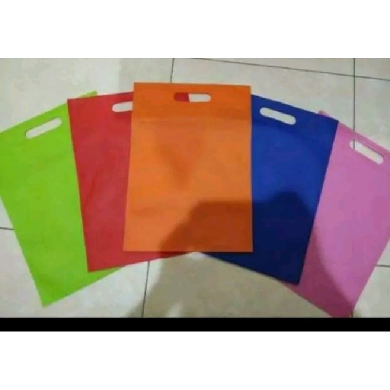 

Goodie bag tas kain ukuran 20 x 26cm. 1 biji ...