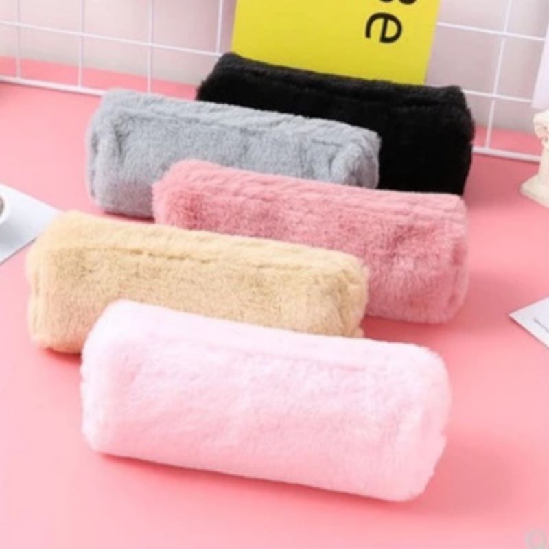 

TEMPAT PENSIL BERBULU LEMBUT