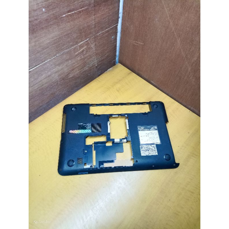 Casing Bawah Bottom Case Laptop Toshiba Satellite C800D C800 C805 C840 C845