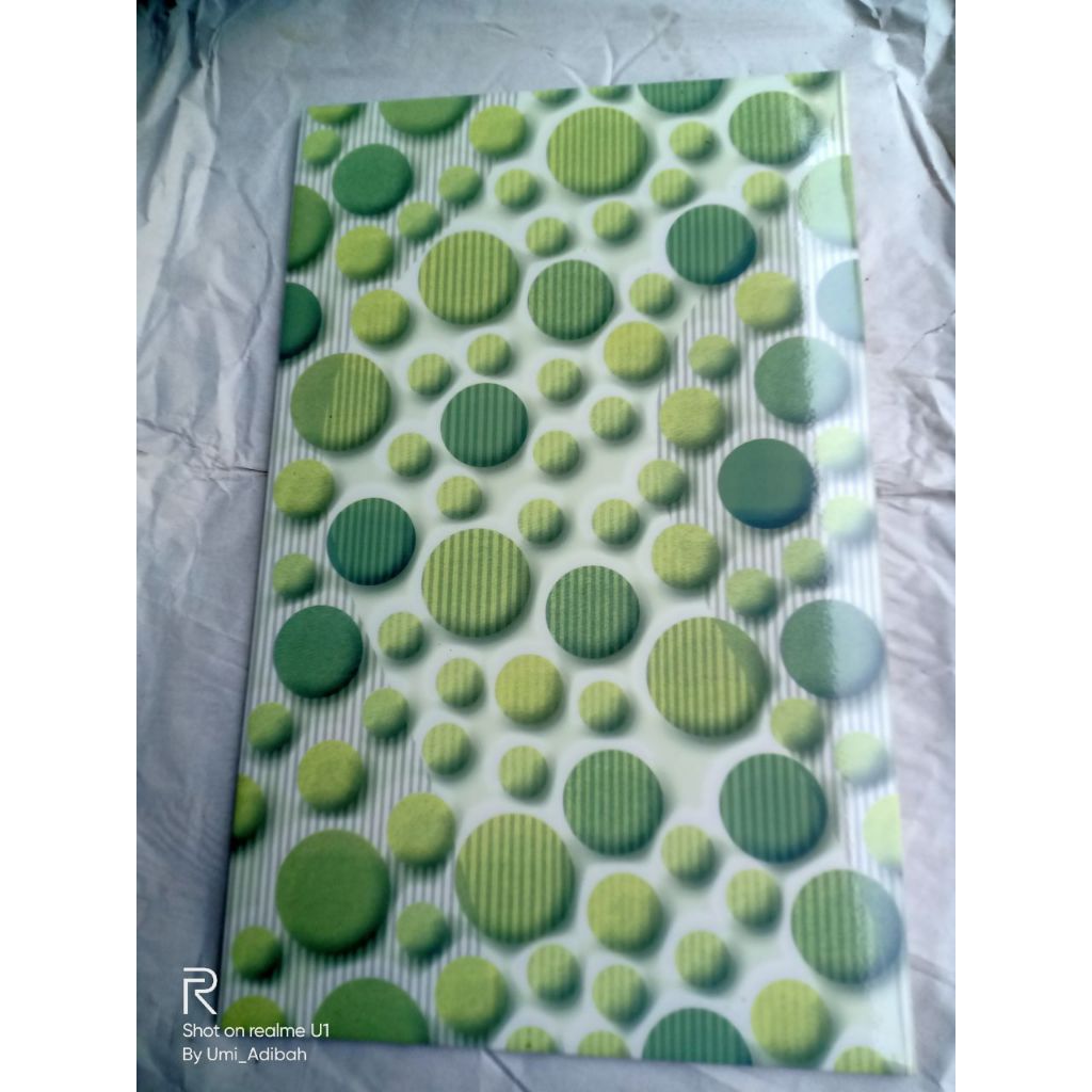 KERAMIK DINDING 40 X 25 CM HALUS BOLA-BOLA HIJAU KERAMIK KAMAR MANDI harga per lembar / 1 pcs
