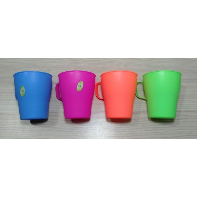 Mug Warna-Warni / Gelas Plastik Warna-Warni