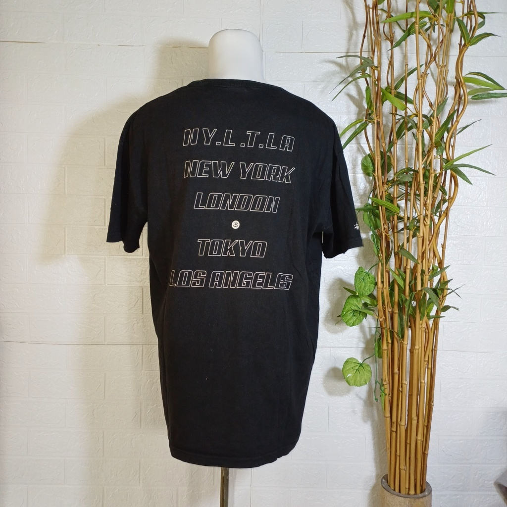 KAOS STUSSY TOUR ORIGINAL, SIZE XL (SECOND BRANDED) HITAM, TS0422