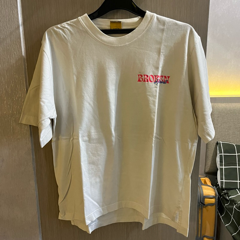 Kaos Oversize Motif Putih White Second Bekas Vintage