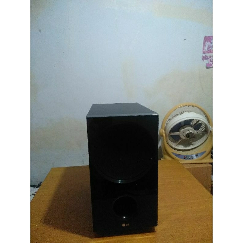 SPEAKER SUBWOOFER AKTIF 6INCH 6OHM 300WATT BASS MANTAP ORI LG