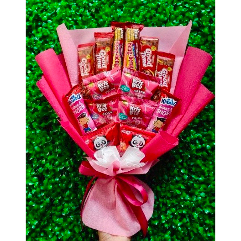 

BUKET SNACK BENGBENG GOOD TIME PILLOW MIESHORE DAN HELLO PANDA HADIAH WISUDA ULANG TAHUN HARINGURU CANTIK