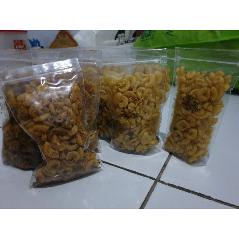 

Makaroni Bantet Sangrai Daun Jeruk Gurih Pedas original termurah
