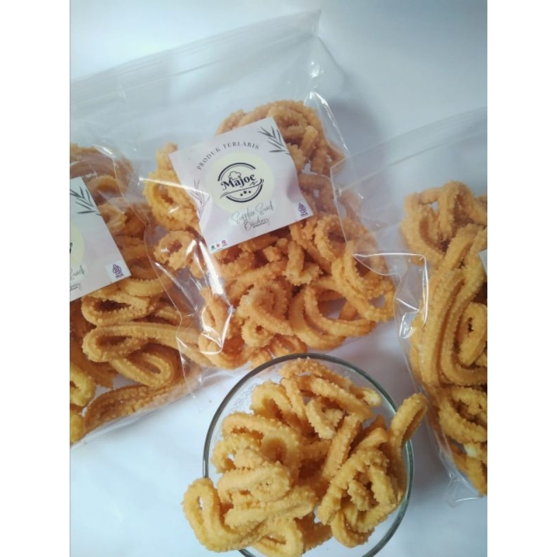 

Kue Akar kelapa khas Betawi | Majoe Snack | Oleh Oleh Jakarta - Bandung