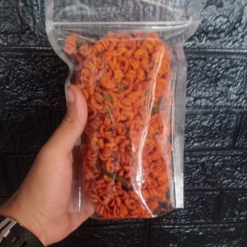 

Camilan | makaroni spiral berat 150 gram. rasa pedas daun jeruk.