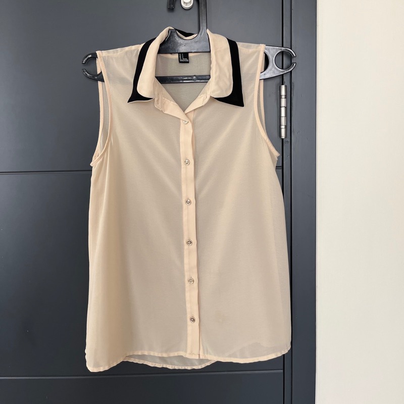 Preloved - Atasan Wanita Kemeja Tangan Bunyung warna Cream