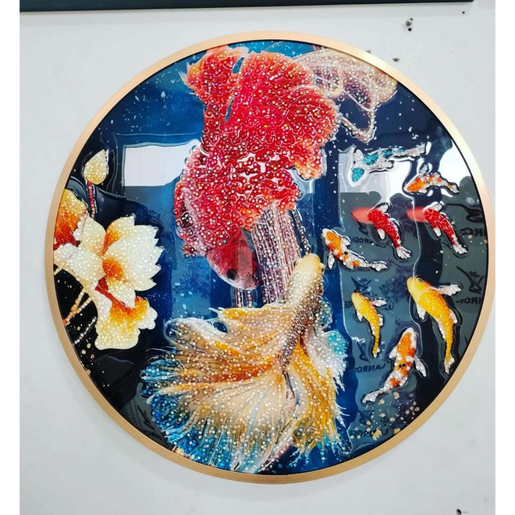 Lukisan Dinding Diamond Crystal Painting 5D Bentuk Bulat Frame Warna Gold / Black Gambar Ikan Cupang