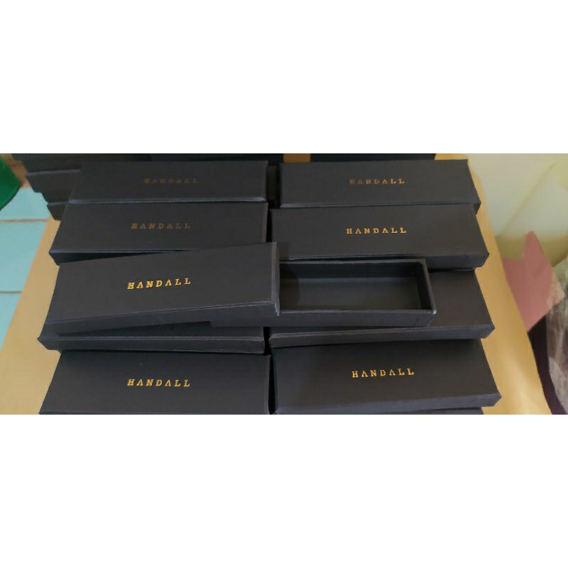 

hardbox hitam custom size 15x5x3 + logo foil (silver / gold)