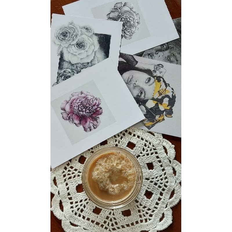 

Postcards of beauties - 5 pcs