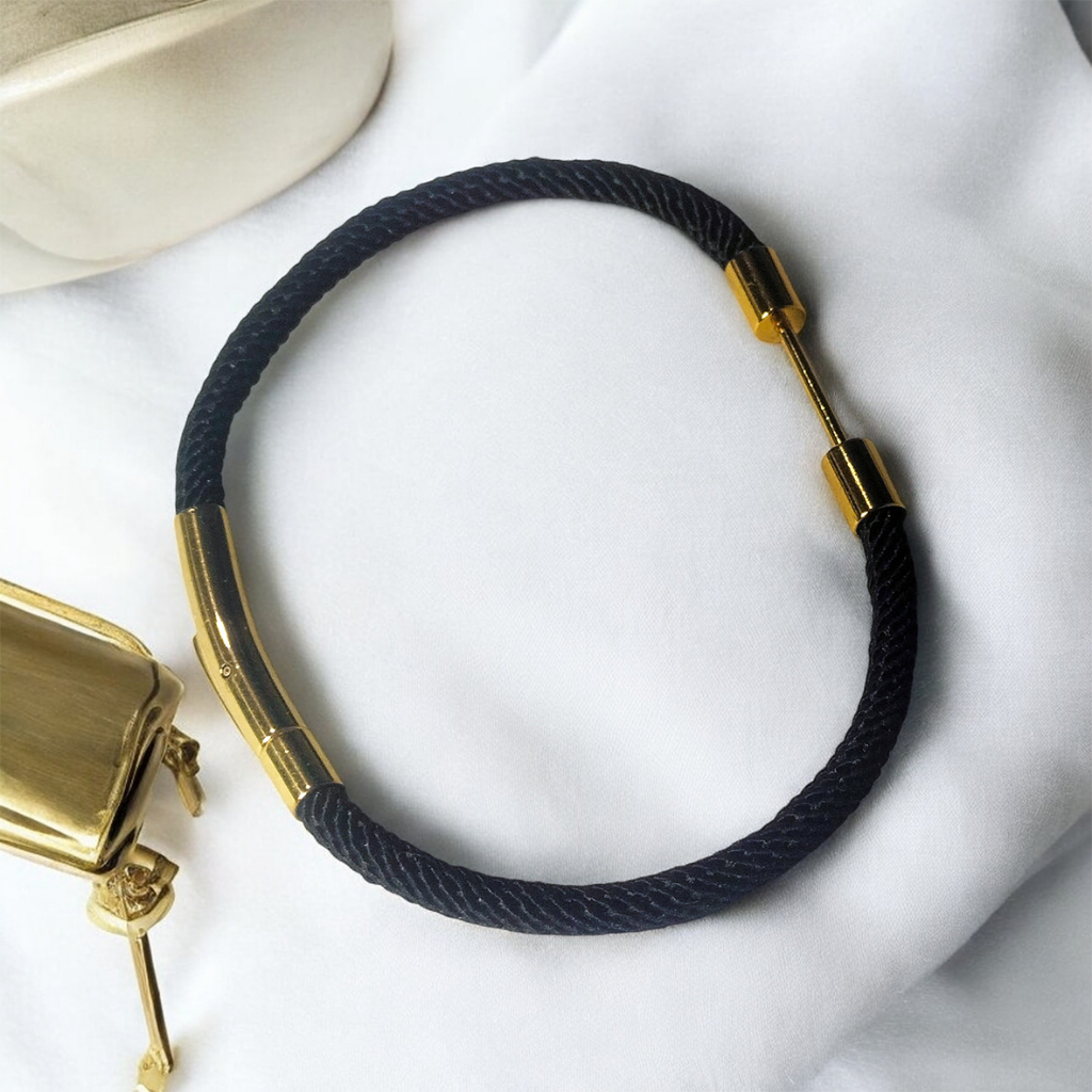 Gelang Tali Pria Wanita B1 – Model Simpel Elegan | Gelang Tali Stainless & Nylon Hitam Emas