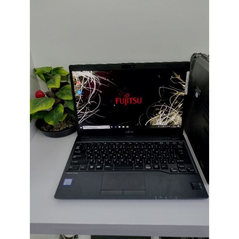 Fujitsu lifebook u937/u938 core i5 gen 7//ram 8gb //SSD 256gb