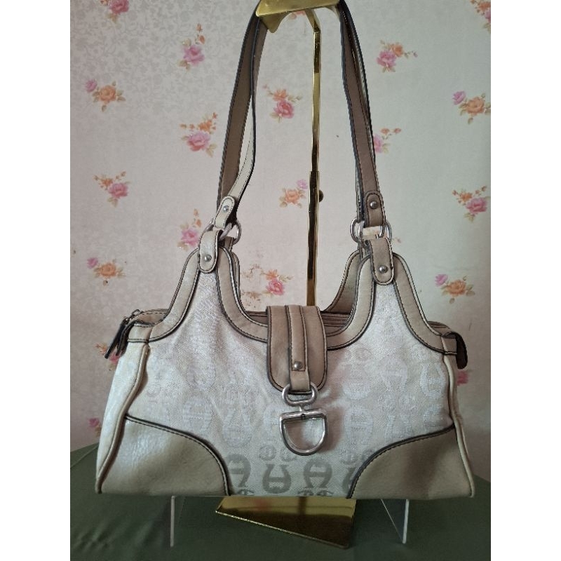 Preloved aigner hobo signature beige