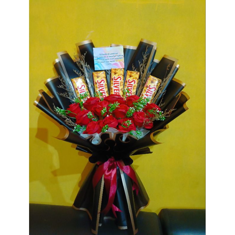 

Buket Silverqueen Dan Mawar