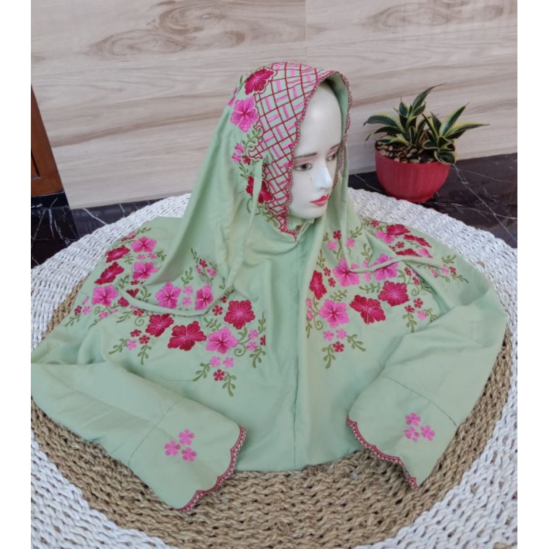 Mukena Terusan Dewasa Ala Santri Pondok Lirboyo Bahan Kain Polino Warna Hijau Sage Mint Motif Bunga 