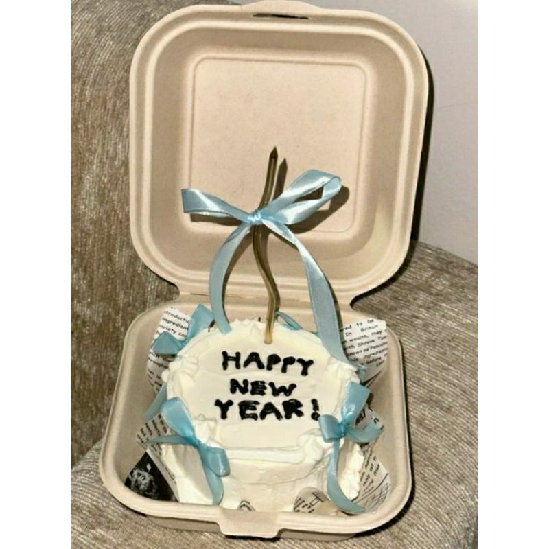 

RIBBON CAKE / CAKE AESTHETIC / KOREAN BENTO CAKE /BENTO CAKE /MINI BENTO CAKE/COQUETTE CAKE