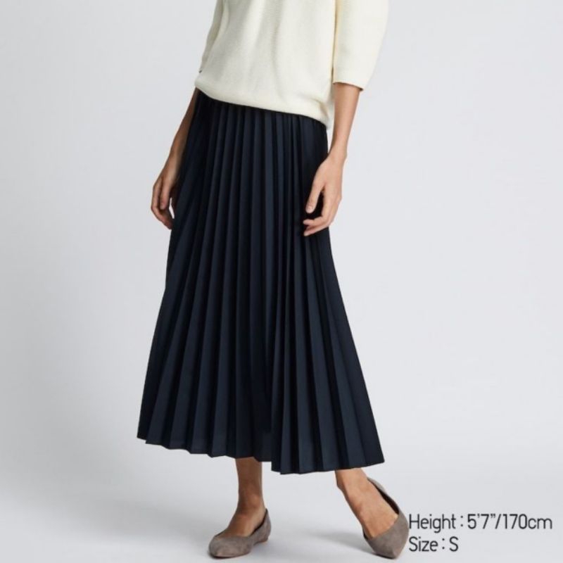 Preloved Rok Plisket Hitam by Uniqlo