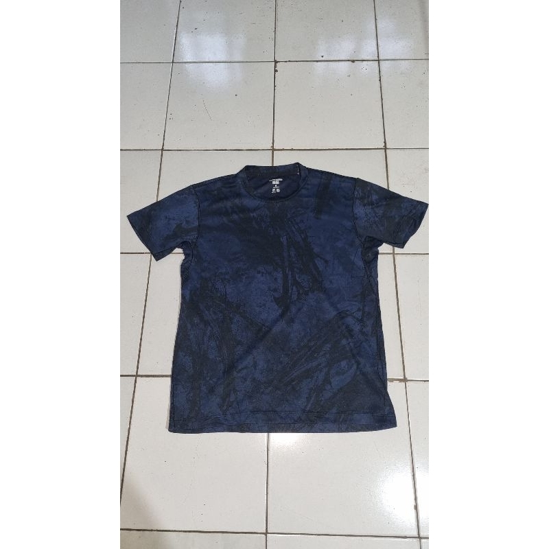 Kaos uniqlo x meguru yamaguchi