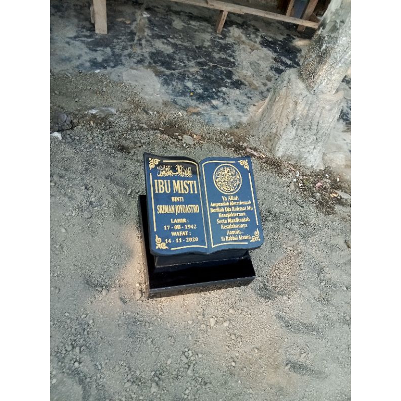 batu nisan buku makam maesan