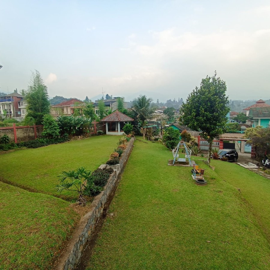 Sewa villa murah/sewa villa puncak bogor/top view/Villa Larosse