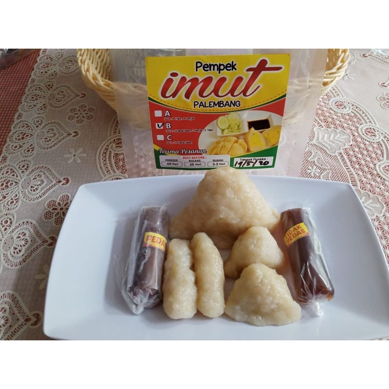 

pempek Palembang enak dan lezat murah 8 pcs cuma 10 ribuan
