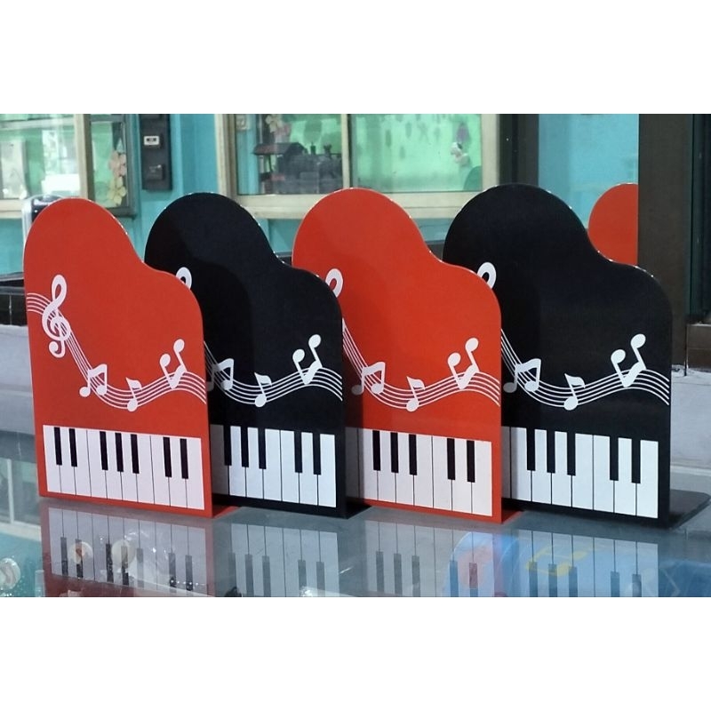 

menjual pembatas buku, menjual endbook , pembatas buku besi, pembatas buku motif musik