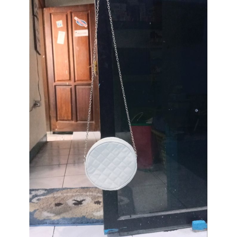 Preloved Tas Selempang Miniso Ori