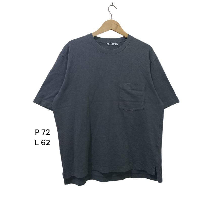 kaos UNIQLO U pocket warna dark grey (XL)