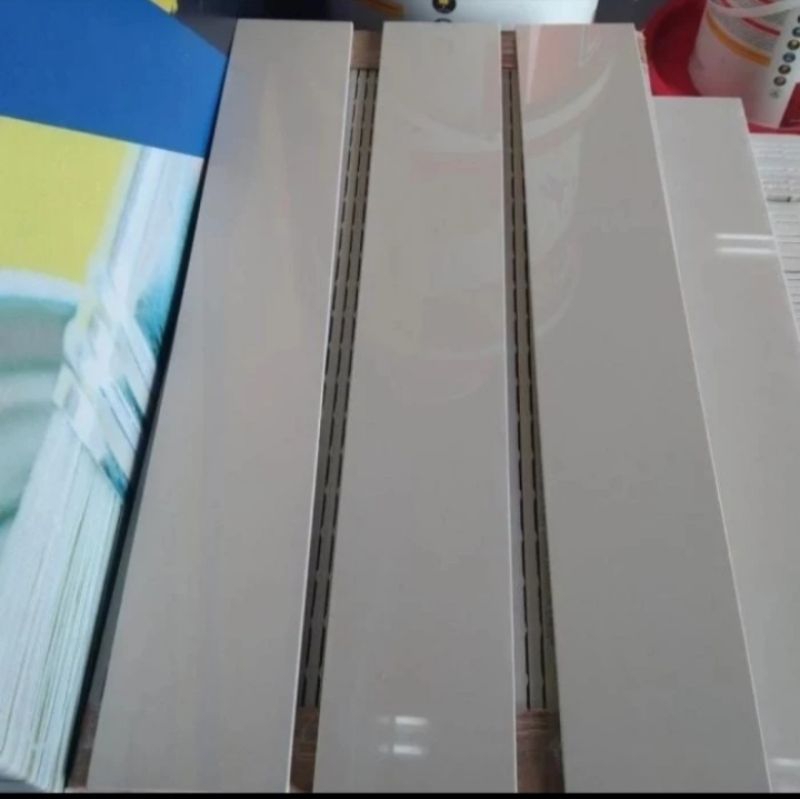 granit list plint/granit dinding 20x100 cream polos
