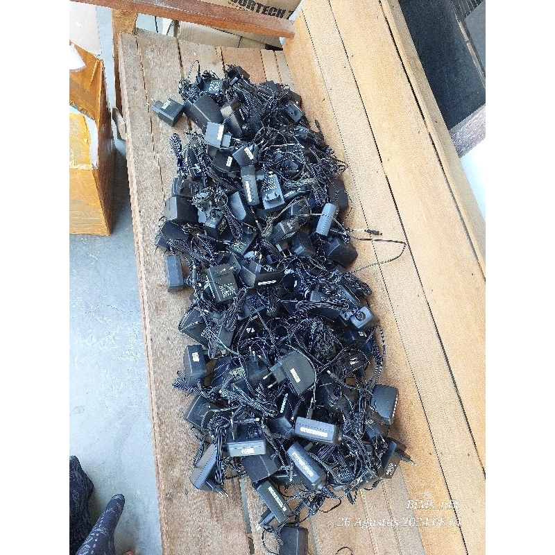 Adaptor 12volt 1amper 1,5 amper ori modem