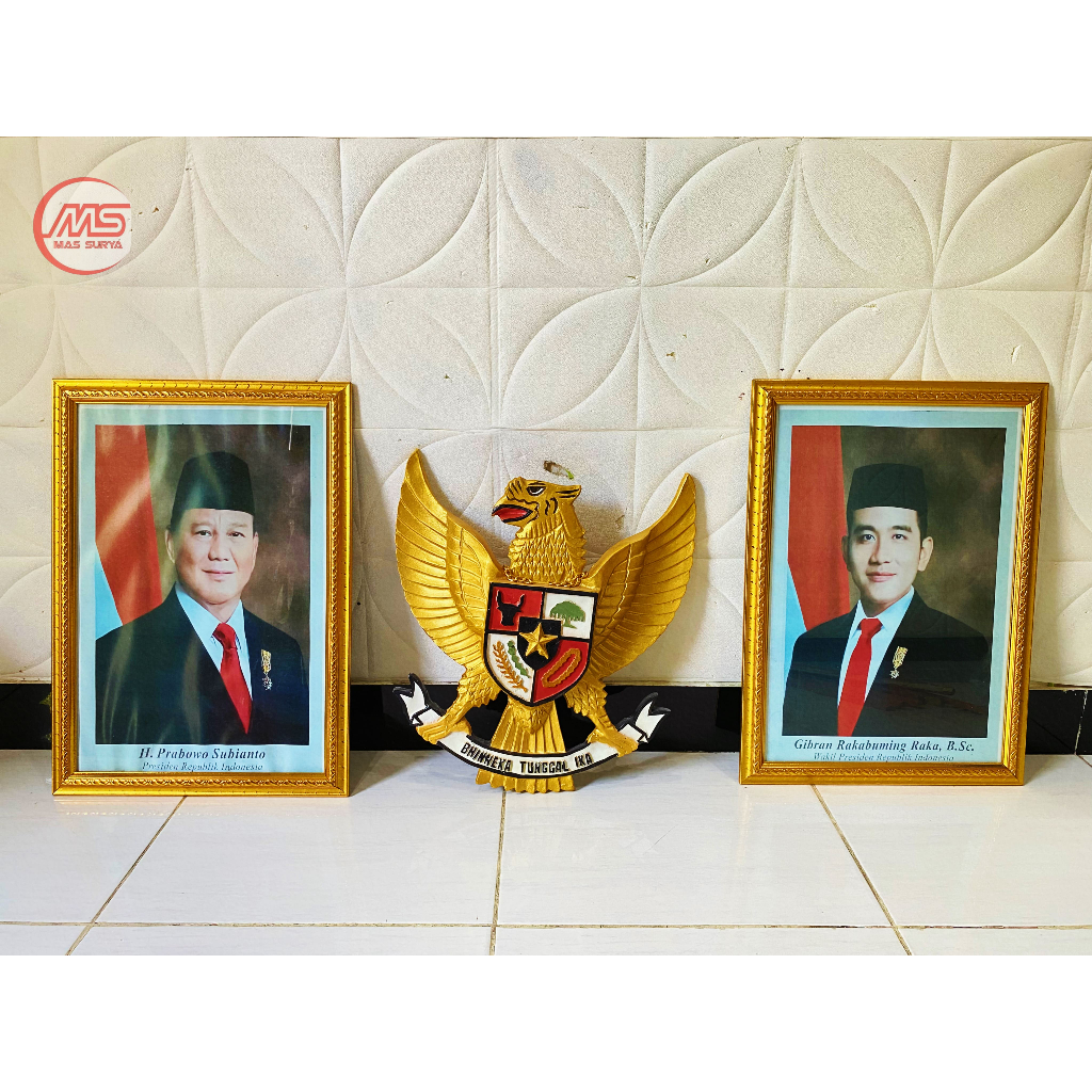 

Bingkai / Pigura / Frame Foto Presiden dan Wakil Presiden dengan Patung Garuda Pancasila