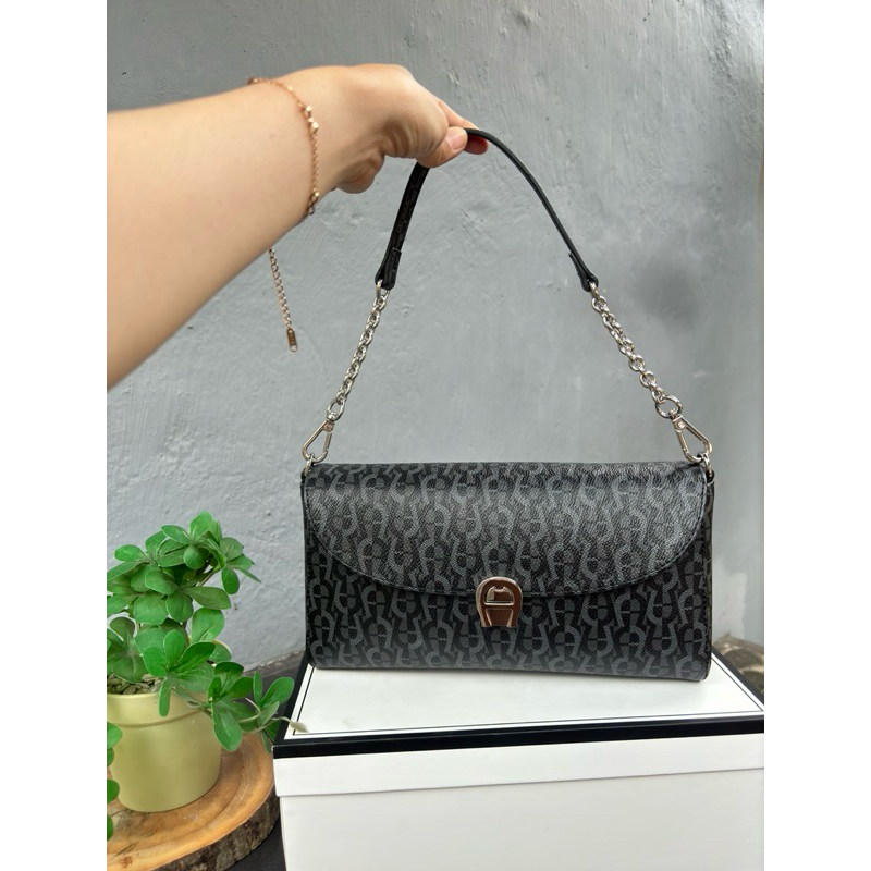 preloved tas aigner bag Zoe pochette shoulder bag Like new Original 100%