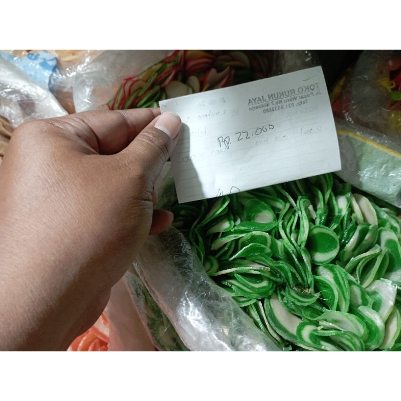 

kerupuk seblak warna-warni