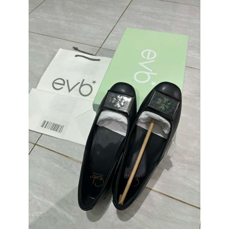 Sepatu evb lavin