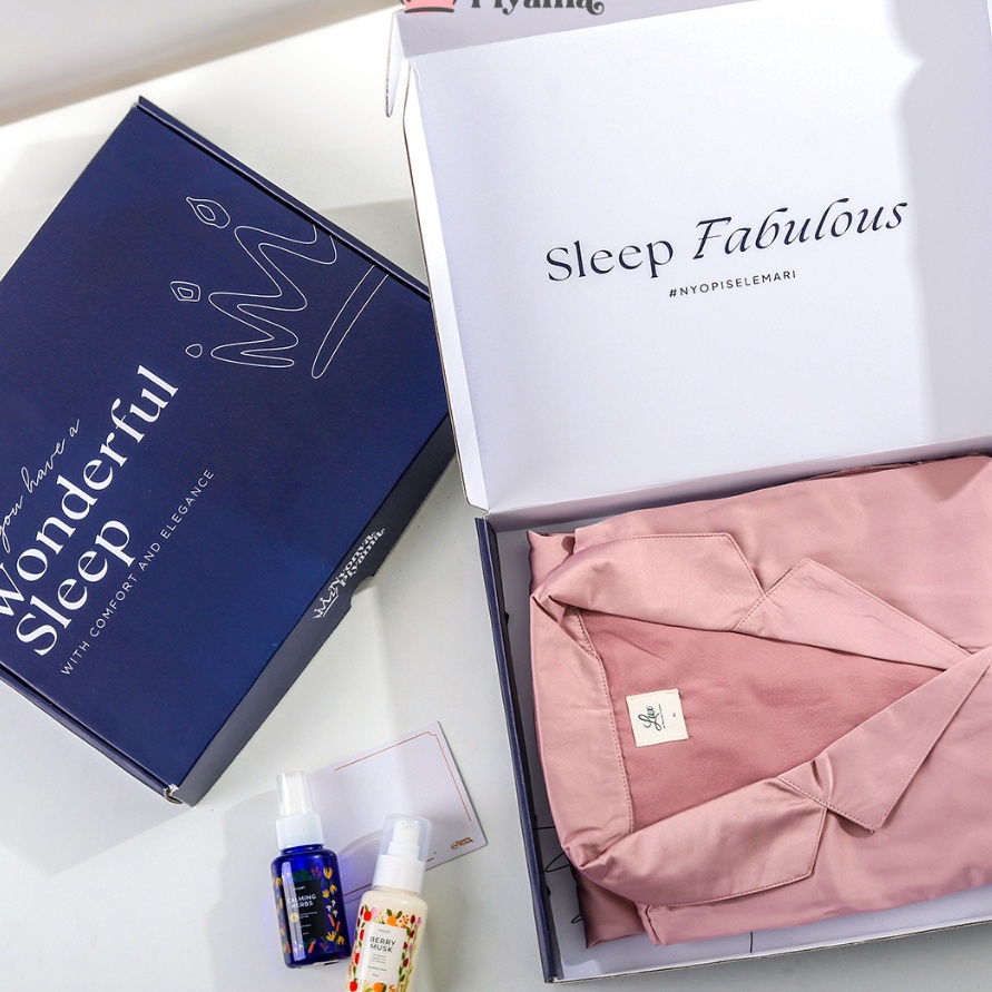 

NEW PROMO Nyonya Piyama Ekstra Gift Box Bungkus kado Kotak Kado Ulang Tahun Kartu Ucapan Hampers