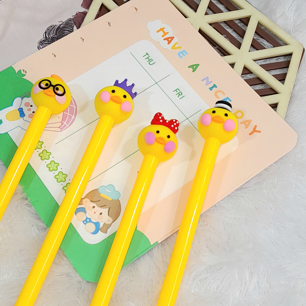 

Pulpen gel Bebek Kuning Unik Lucu Tinta Gel Hitam / Bolpen Duck Yellow Cute Imut Alat Tulis Sekolah Anak Kekinian Stationary Fancy Harga Termurah Bisa Grosir dan COD
